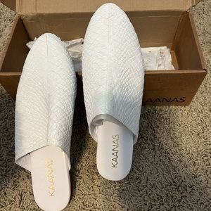 ~Kaanas Genoa Snake Skin mule slide shoe loafer flat size 8.